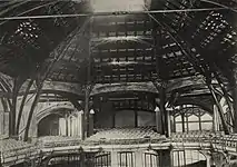 Balcon et charpente métallique.