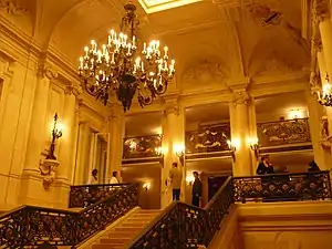 Le grand escalier.