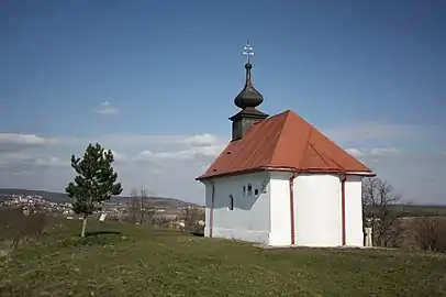 Chapelle sur la hauteur de Santon.