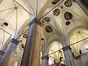 Voûtes avec les médaillons noir-et-blanc de Luca Signorelli