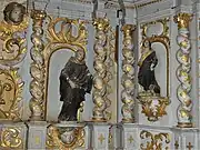 L'aile gauche du tabernacle.