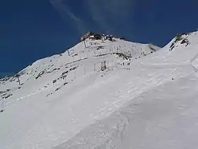Vue du pic Blanc depuis la piste de ski « Cassini » sur son adret.