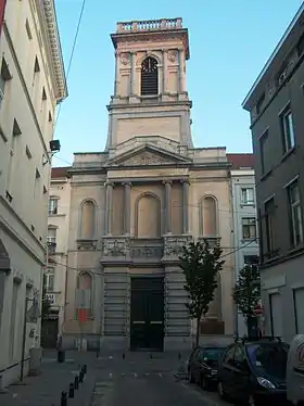 Vue de l'église à partir de la rue de la fraternité