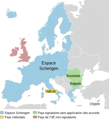 Carte représentant l'espace Schengen. Distinction entre les pays signataires, pays signataires mais sans application des accords (Roumanie, Bulgarie, Chypre), pays intéressés (Vatican) et pays de l'UE non signataires (Royaume-Uni).