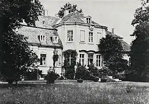 Photographie du manoir vers 1920, côté parc