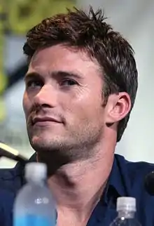 Scott Eastwood est le Lieutenant « GQ » Edwards
