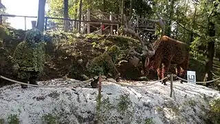 Sculptures végétales de la Terre du Froid de Pairi Daiza représentant des esquimaux et un renne.