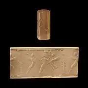 Sceau-cylindre en calcédoine blonde avec impression d'époque néo-assyrienne ou néo-babylonienne : héros maîtrisant deux démons ailés. Musée des beaux-arts de Lyon.