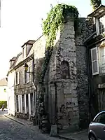 Vestige de la « fausse porte Saint-Rieul », rue de Villevert, percée au Moyen Âge.