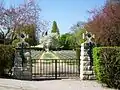 L'entrée de la nécropole nationale, rue Yves Carlier.