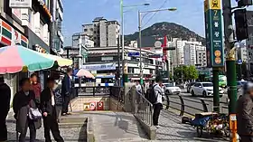 Une bouche d'accès à la station.