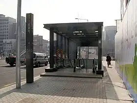 Bouche n°1 de la station, en 2010.