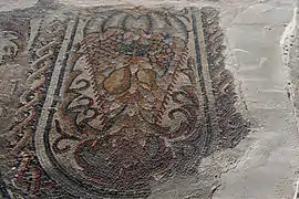 Mosaïque avec des grappes.