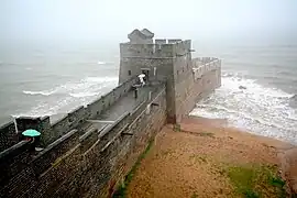 Extrémité de la Grande Muraille rejoignant la mer de Bohai.