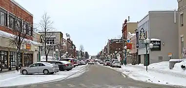 5e rue de la Pointe, de l'avenue Station