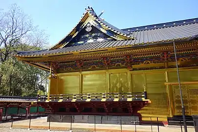 Vue latérale du honden.