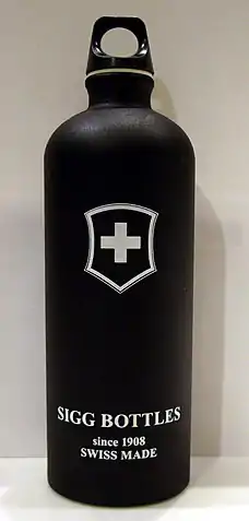 Gourde contemporaine avec un capuchon à vis (Sigg).