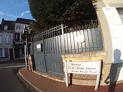 Portail d'entrée de la maison-musée Classé MH (1961).