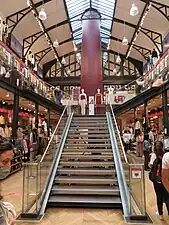 Base de la cheminée d'usine au no 39.