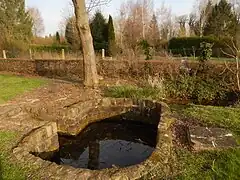 Source de la l'irette en face de la place près des Étangs.