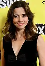 Linda Cardellini dans le rôle de Laura Barton