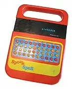 Un modèle de 1979 de Speak&Spell affichant « Wikpedia » sur un afficheur 14 segments