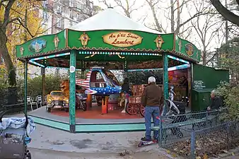 Square Saint-Lambert.