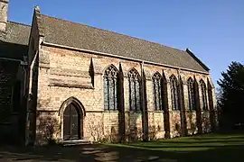 St Peter's in Eastgate, Lincoln, est l'œuvre combinée de trois éminents architectes - la nef et le choeur de Sir Arthur Blomfield (1870), le bas-côté sud de Temple Moore (1914) et la décoration du choeur de Bodley (1884).