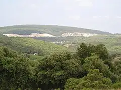 Vue du hameau de Saint-Paul depuis la route d'accès au hameau de Valmalle sur la commune de Saint-Paul-et-Valmalle.