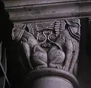 (2) Bas-relief du porche