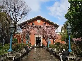 Vue de la façade côté Ouest.
