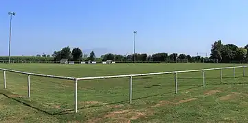 Le terrain de football du collège Jean-Jaurès.