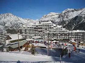 Vue d'une partie de station de sports d'hiver, en 2011