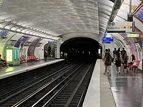 Vue de la station en direction de Mairie d’Issy.
