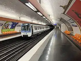 Quais de la station en direction du nord.