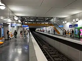 Les quais vus en direction de La Courneuve - 8 Mai 1945.