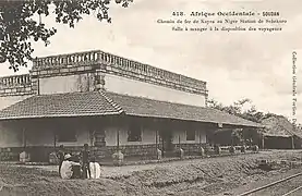 Salle à manger à la disposition des voyageurs.
