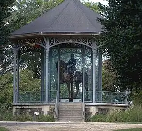 Maquette de la statue équestre du Maréchal Foch du Trocadéro exposée au parc Jean-Rameau