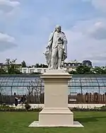 Statue du naturaliste Louis Jean-Marie Daubenton.