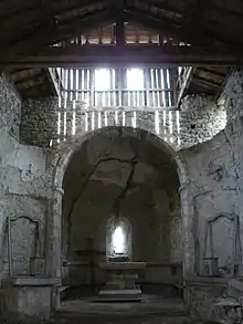 Chapelle de Sainte-Foy-Saint-Sulpice, état délabré.