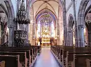 Vue intérieure de la nefvers le chœur.