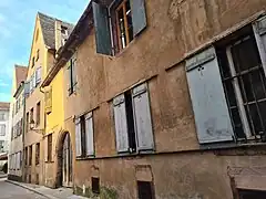 Vers la rue du Bouclier.