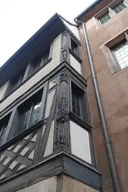 Maison à colombages (no 1).