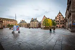 Vue générale de la place après réaménagement.