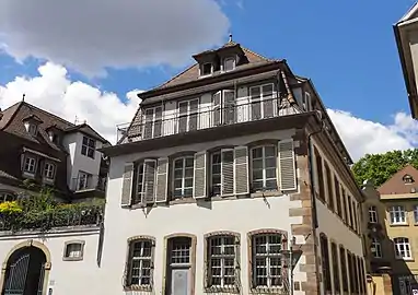 La villa Saint Frères au no 25.