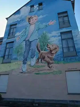 Martine sur une peinture murale du parcours BD de Bruxelles
