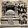 Moines vénérant un stupa encadré par quatre colonnes. Gandhara, IIe siècle ap. J.C.