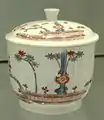 Sucrier en porcelaine de Saint-Cloud, vers 1740