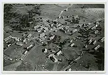 Vue aérienne de Storby, village peuplé de Suédois situé sur Petite Pakri, dans les années 1930.