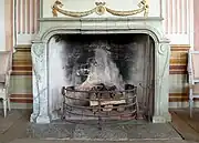 Cheminée du XVIIIe siècle à la villa Svindersvik, à Nacka.